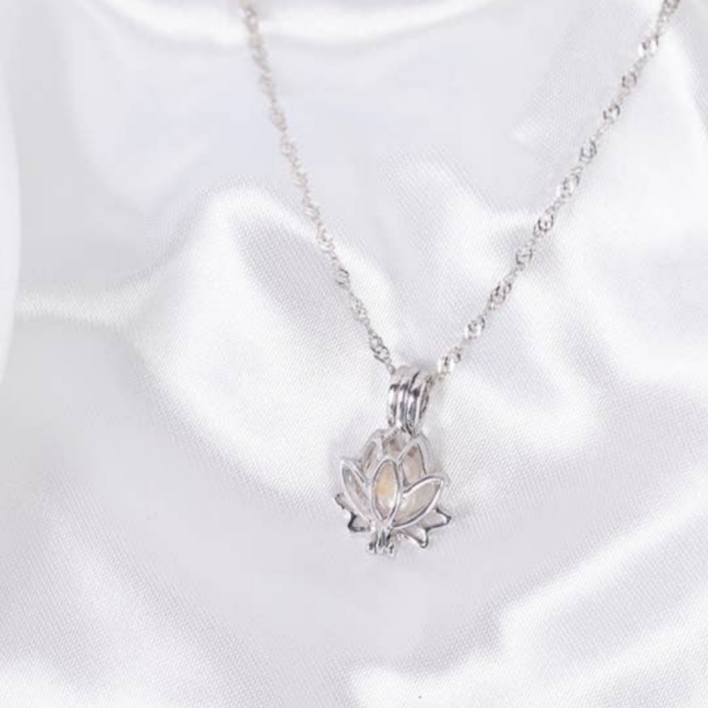 Silver Lotus Pearl Necklace - Picture 2 of 3